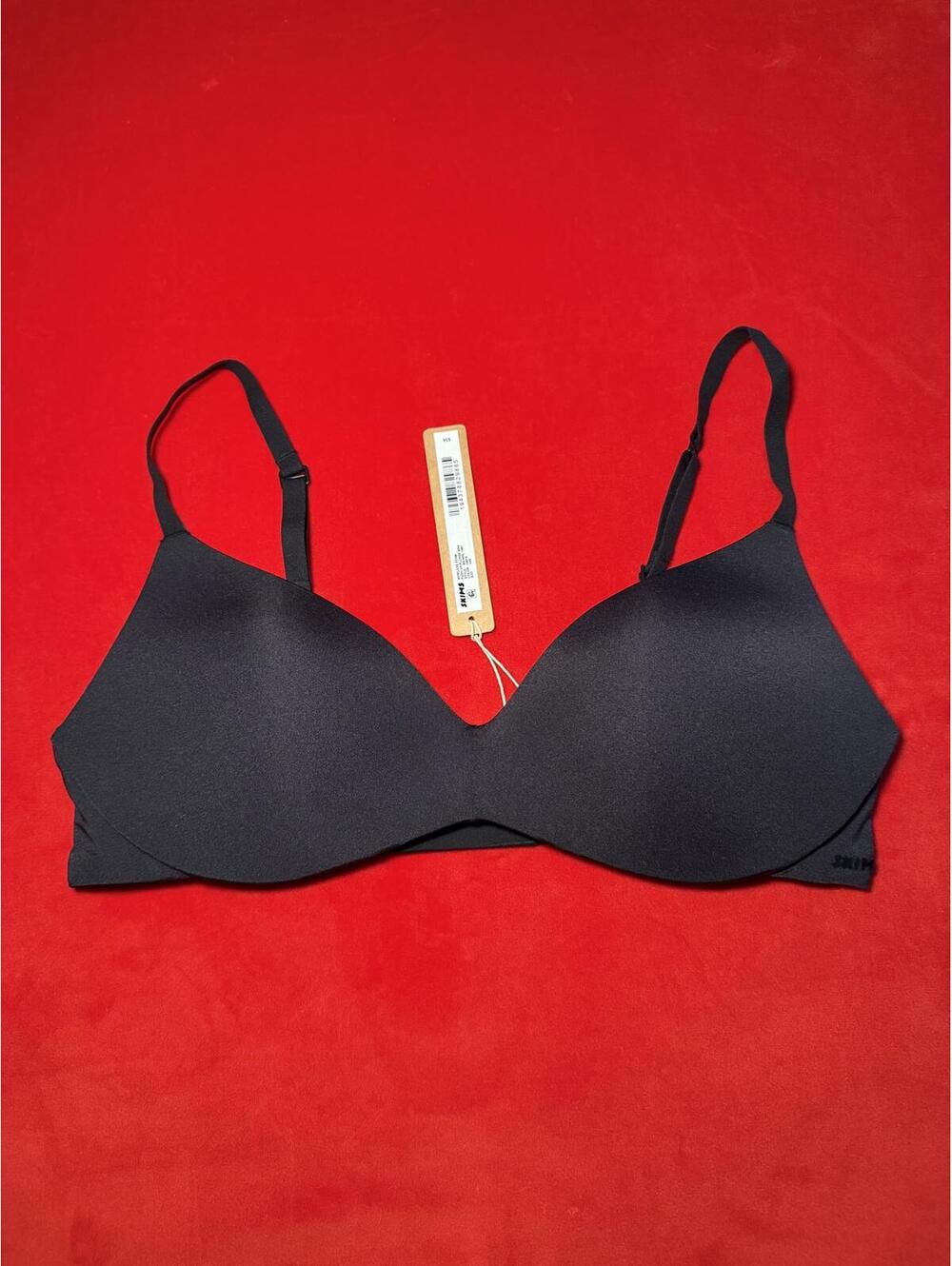 Skims Wireless Form Push Up Plunge Bra Color ONYX Size 34B
